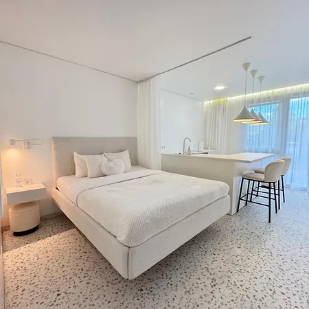 Bright White Apartament *