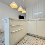 Apartman Bright White