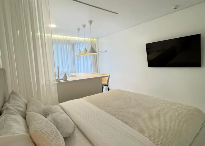 Bright White Appartement *